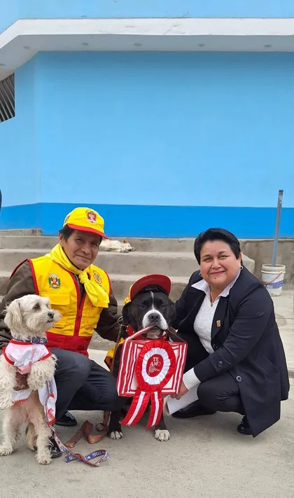 Lucy Cubas en una actividad con mascotas